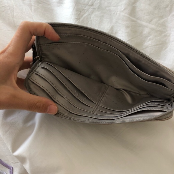 Coach cream silver metallic clutch with zipper - Picture 3 of 3